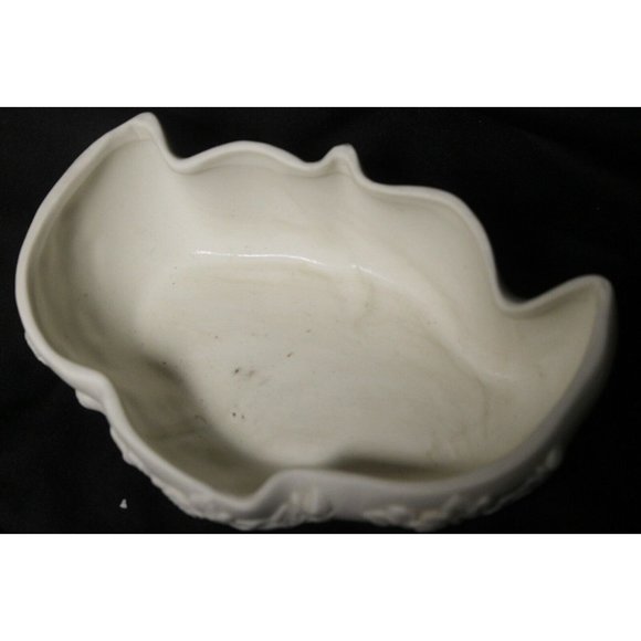 White Porcelain Cherub Angel Trinket Box Jewelry Baby Face Rose Gothic Victorian - Picture 8 of 9